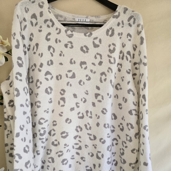 Sweater - Picture 1 of 6